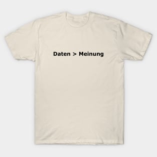 Daten sind besser als Meinung (Data > Opinion, German Beige) T-Shirt